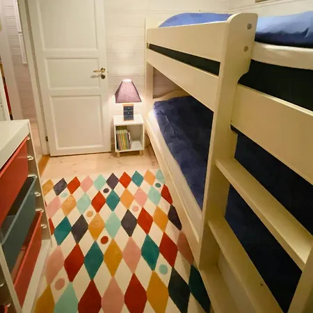 With View And Sunny Terrace 度假居 *