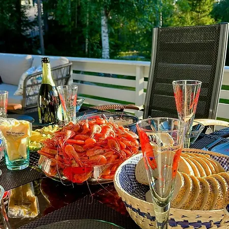 With View And Sunny Terrace Saltnes