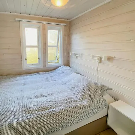 With View And Sunny Terrace 度假居 Saltnes