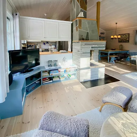 With View And Sunny Terrace 度假居